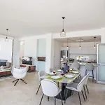 3-schlafzimmer-villa Mit Privatem Pool Im Zentrum By Interhome Feriehus