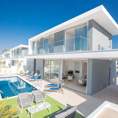 Nyaraló 3-schlafzimmer-villa Mit Privatem Pool Im Zentrum By Interhome