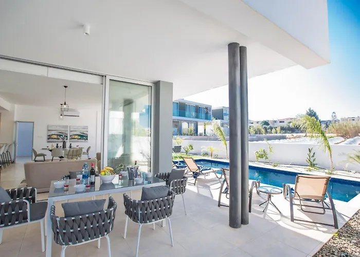 Nyaraló 3-schlafzimmer-villa Mit Privatem Pool Im Zentrum By Interhome *