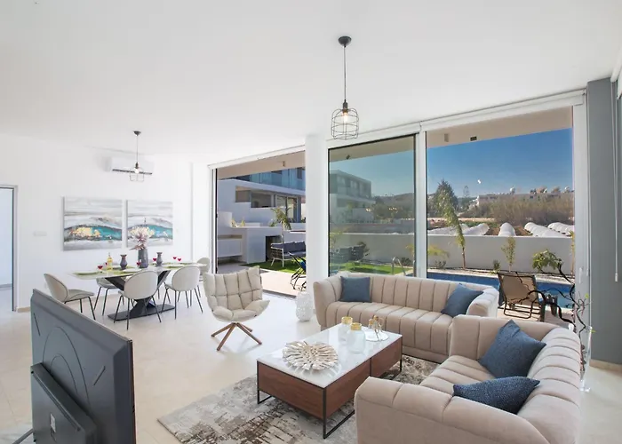 3-schlafzimmer-villa Mit Privatem Pool Im Zentrum By Interhome * Protarász