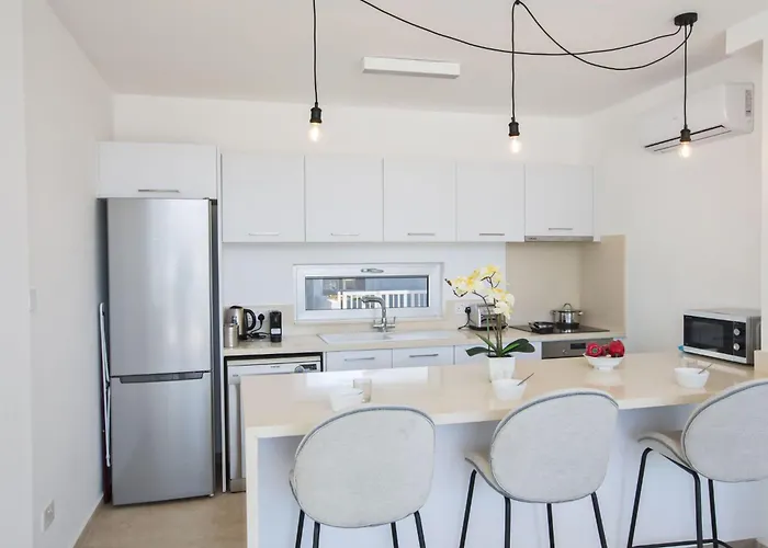 3-schlafzimmer-villa Mit Privatem Pool Im Zentrum By Interhome Nyaraló