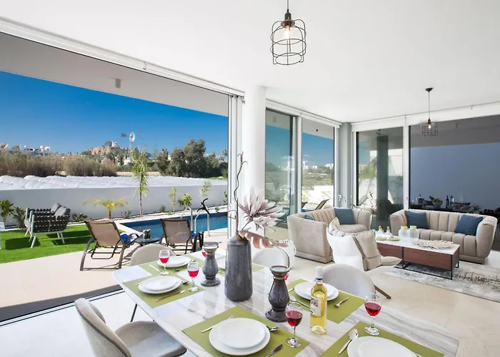 3-schlafzimmer-villa Mit Privatem Pool Im Zentrum By Interhome *