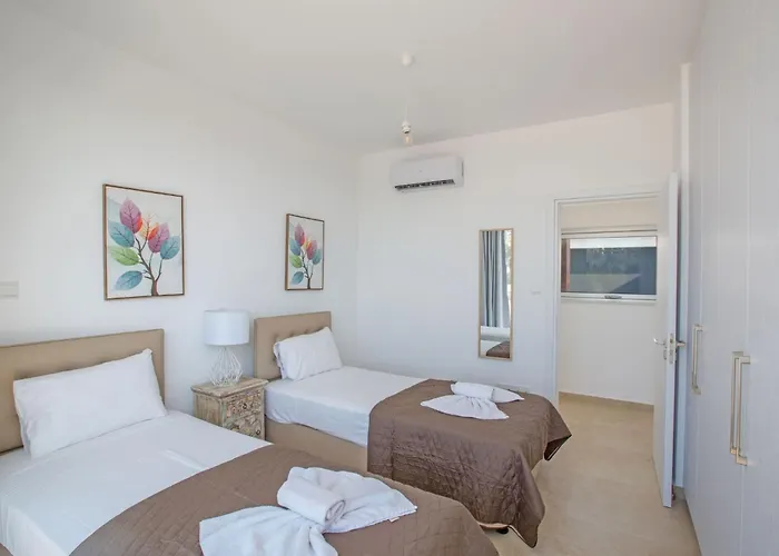 3-schlafzimmer-villa Mit Privatem Pool Im Zentrum By Interhome * Protarász