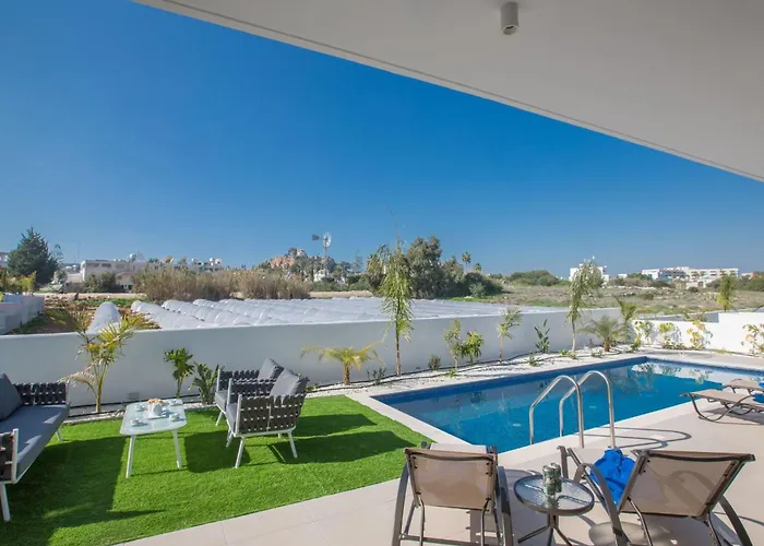 Nyaraló 3-schlafzimmer-villa Mit Privatem Pool Im Zentrum By Interhome *