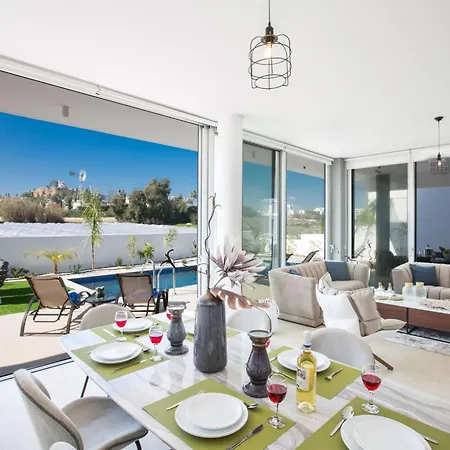 3-schlafzimmer-villa Mit Privatem Pool Im Zentrum By Interhome *