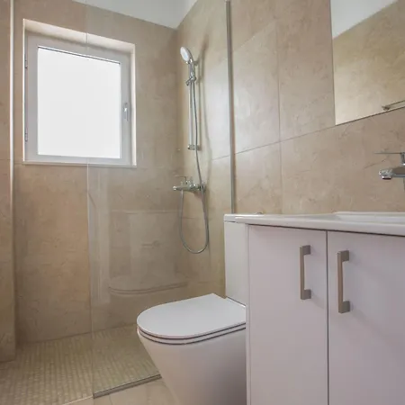 3-schlafzimmer-villa Mit Privatem Pool Im Zentrum By Interhome 度假居 *