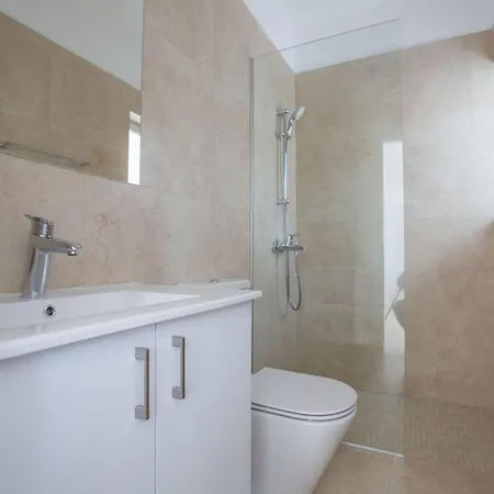 3-schlafzimmer-villa Mit Privatem Pool Im Zentrum By Interhome 度假居 *