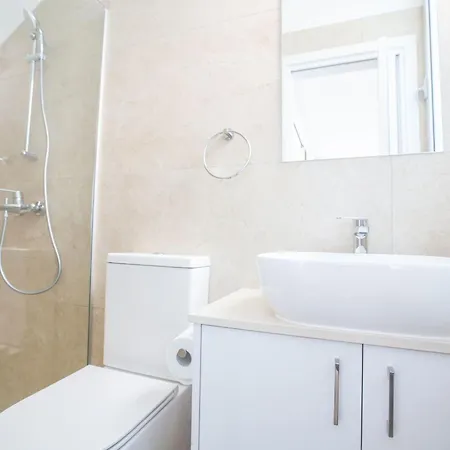 3-schlafzimmer-villa Mit Privatem Pool Im Zentrum By Interhome *