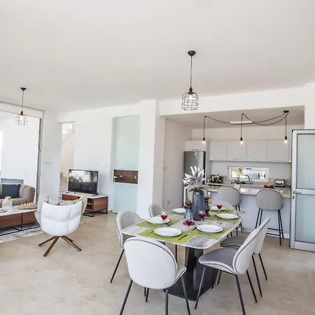 3-schlafzimmer-villa Mit Privatem Pool Im Zentrum By Interhome 度假居