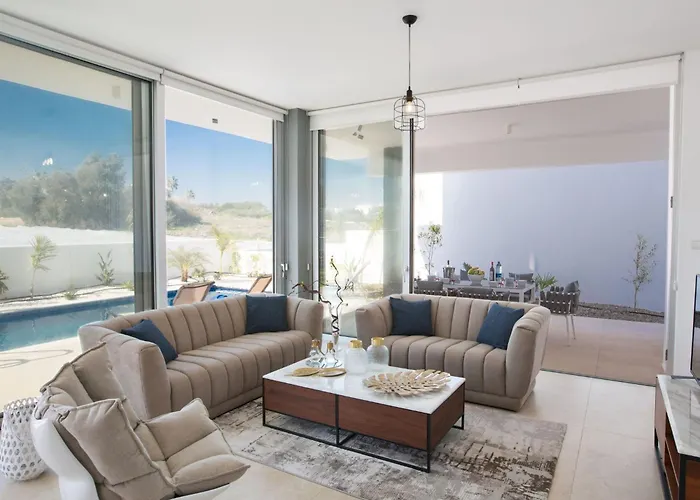 3-schlafzimmer-villa Mit Privatem Pool Im Zentrum By Interhome Prázdninový dům *