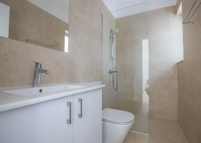 3-schlafzimmer-villa Mit Privatem Pool Im Zentrum By Interhome Casa de Férias *