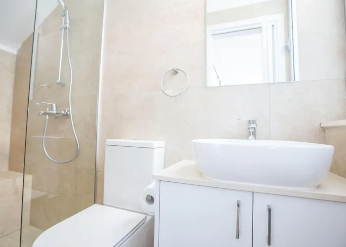 3-schlafzimmer-villa Mit Privatem Pool Im Zentrum By Interhome *