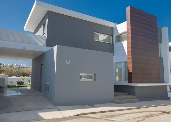 3-schlafzimmer-villa Mit Privatem Pool Im Zentrum By Interhome Casa de Férias