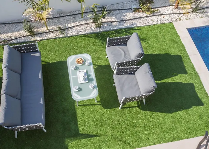 Prázdninový dům 3-schlafzimmer-villa Mit Privatem Pool Im Zentrum By Interhome